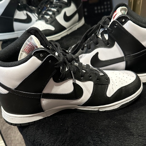 Nike Women's Black and White High-Top Dunk - Picture 6 of 6